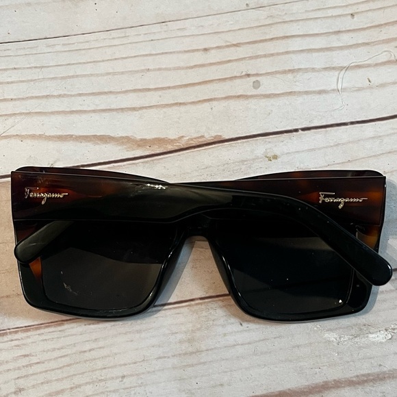 SALVATORE FERRAGAMO SUNGLASSES with Case SF1060SN Frames only RX lenses 55{}14 main image 4